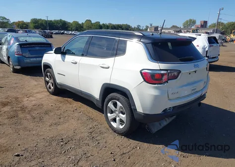 2018 Jeep Compass Latitude 4X4 z USA, uszkodzony, nr VIN 3C4NJDBB8JT416701